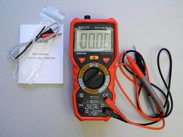 - Polímetro digital Tacklife DM01M - 2 líneas de medición - Sensor de temperatura - 4 pilas AA de 1,5V